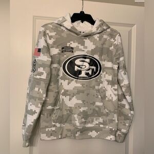 San Francisco 49ers NIKE Youth NFL Camo Hoodie with Logo. NWT 🌴
